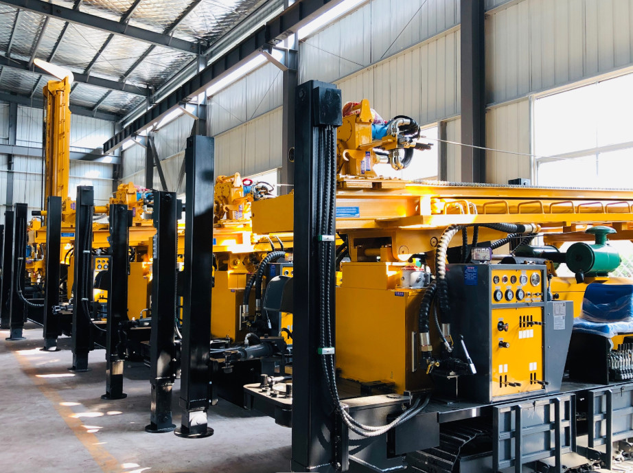 260m Deep Borehole Crawler Drill Rig 105mm Diameter