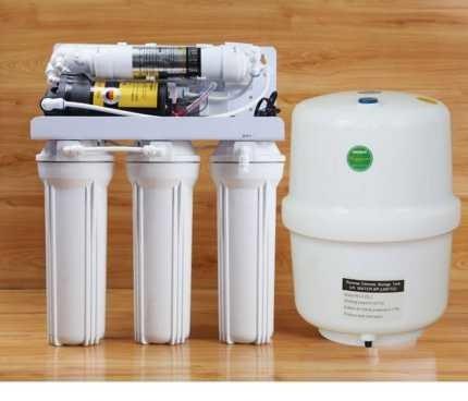 White 5 Stage RO Membrane Water Purifier and 3.2g Tank for Household Water