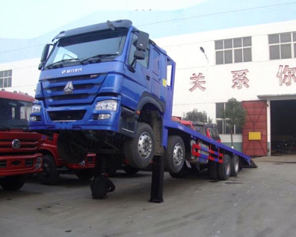HOWO Cargo Container Truck / Safety 40 Tons Container Transport Truck ZZ1257M464