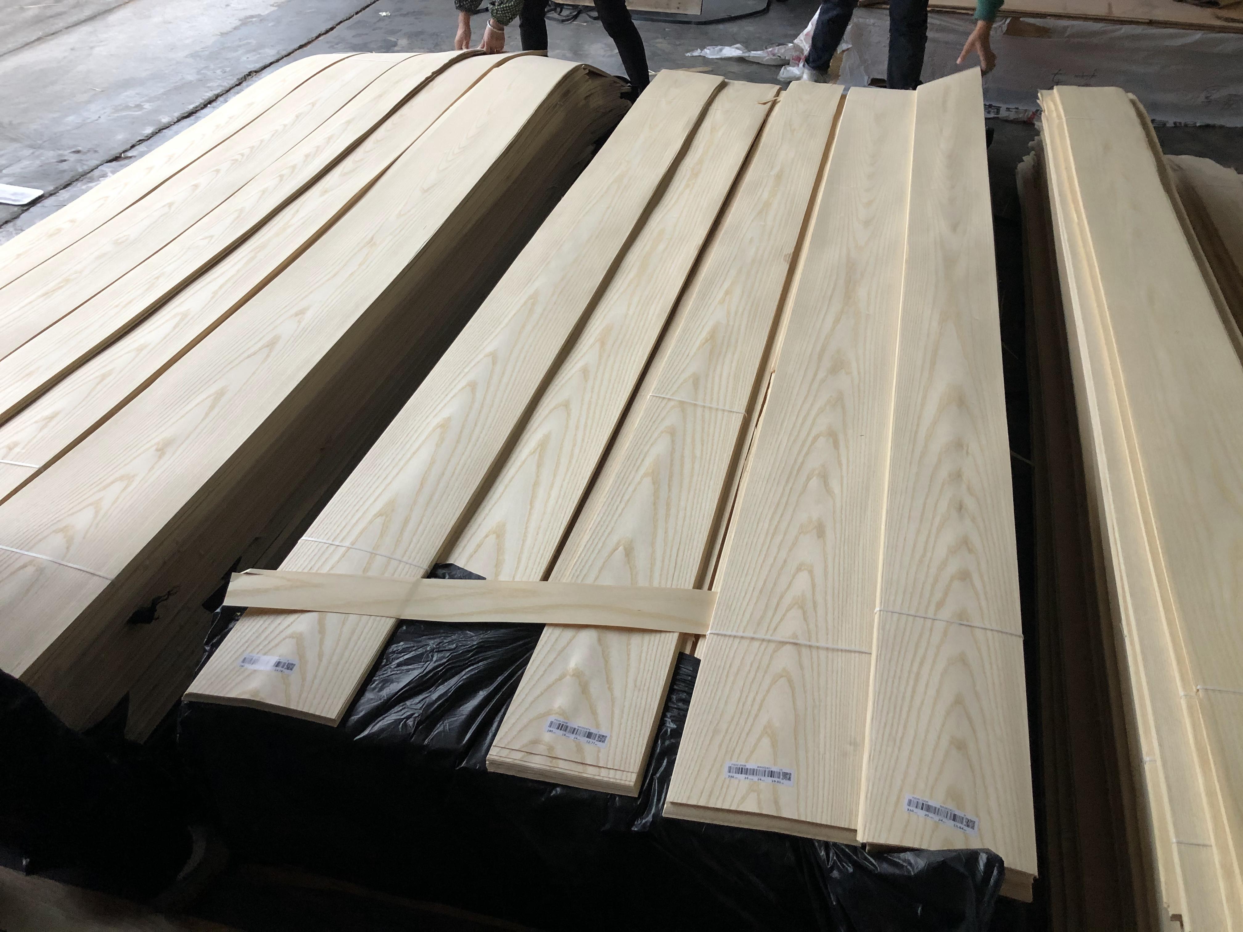Wholesale A/AA Natural White Ash Wood Veneer0.45mm Mountain Grain Ash Veneer Sheets with Free Samples