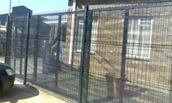 Powder Spray 4mm wire diameter ClearVu 358 mesh fence