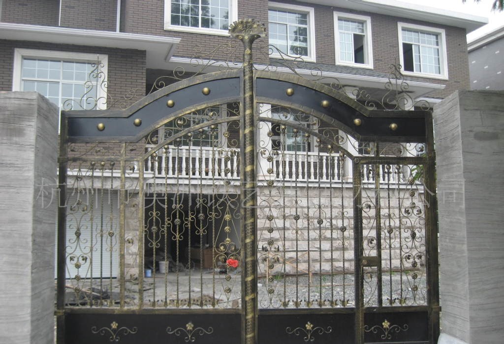 Double Out Swing Contemporary Metal Gates For House Outdoor Entrance