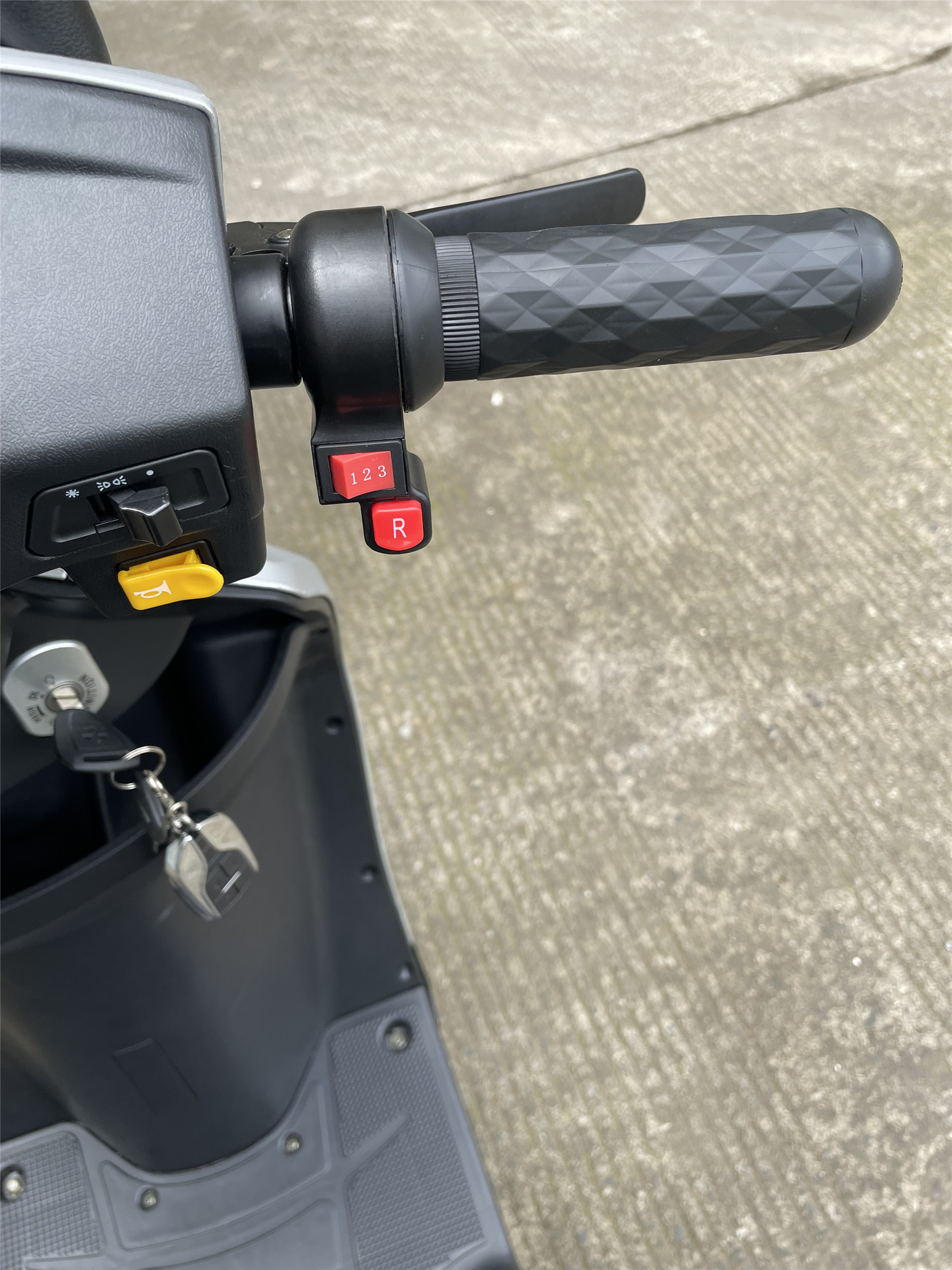 48V 500W 3 Wheel Electric Mobility Scooters With Seat TUV CE EMC Certificated