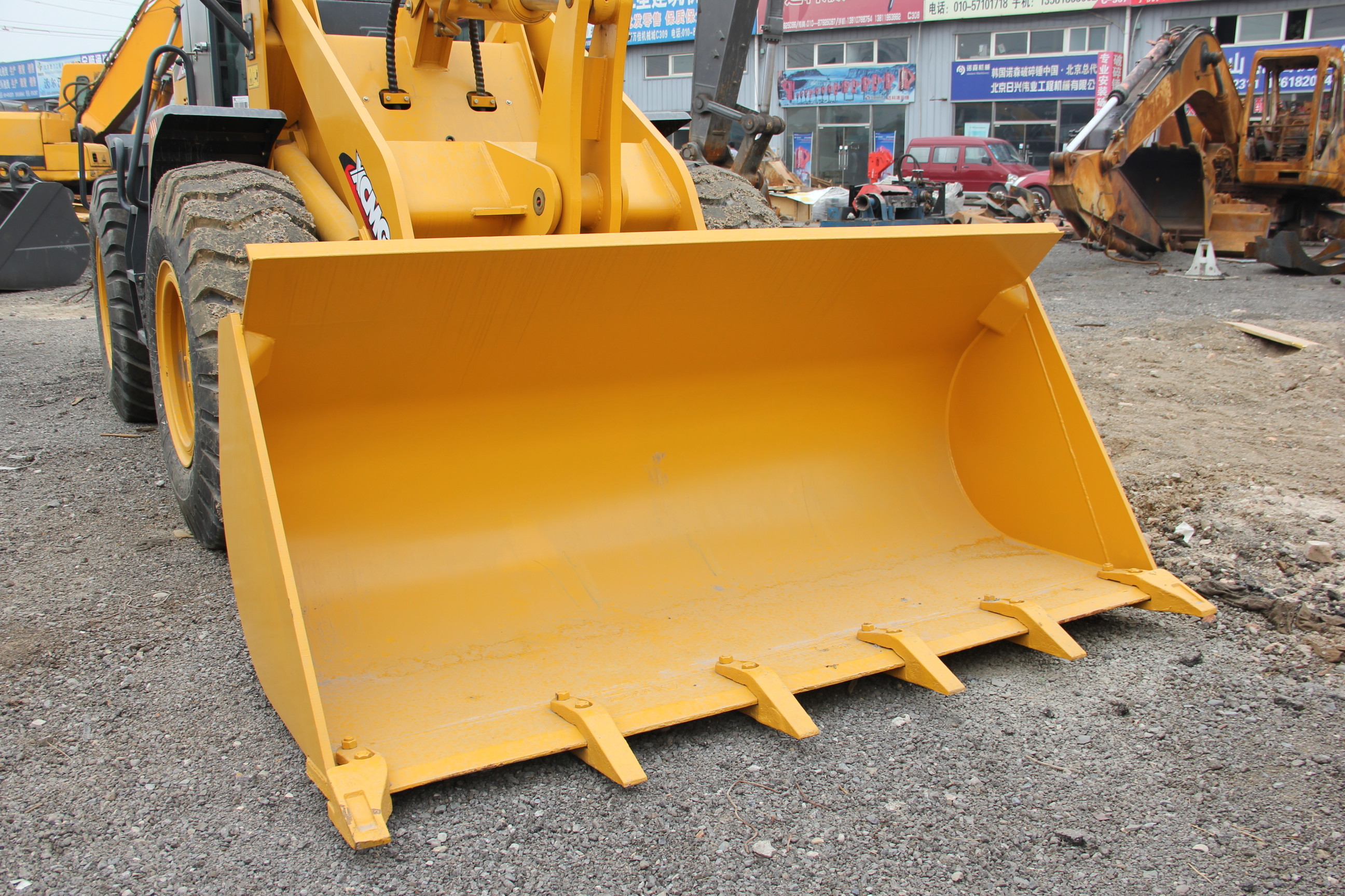 Yellow Large Wheel Loaders , Front Wheel Loader Side Dump Bucket