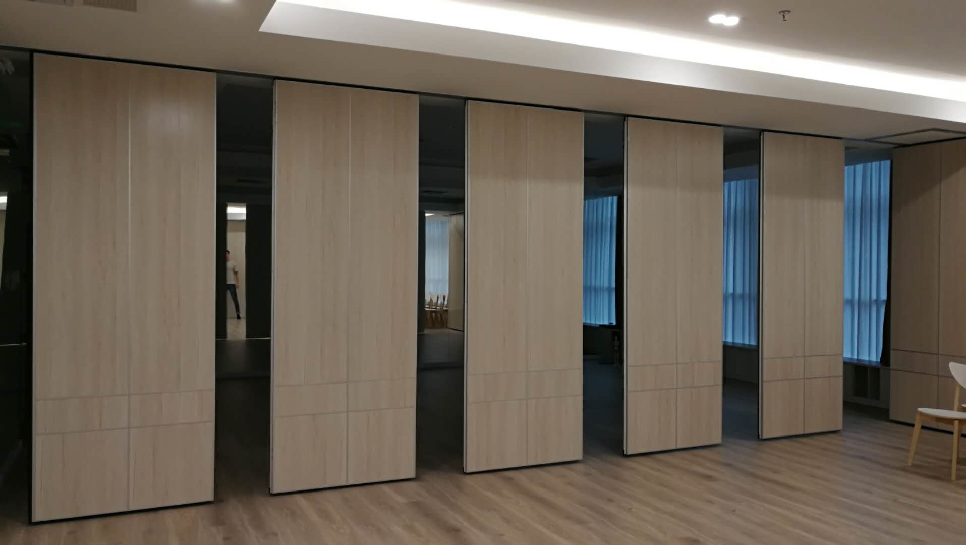 Conference Room Sound Proof Operable Partition Walls Fabric Finished Color Customized