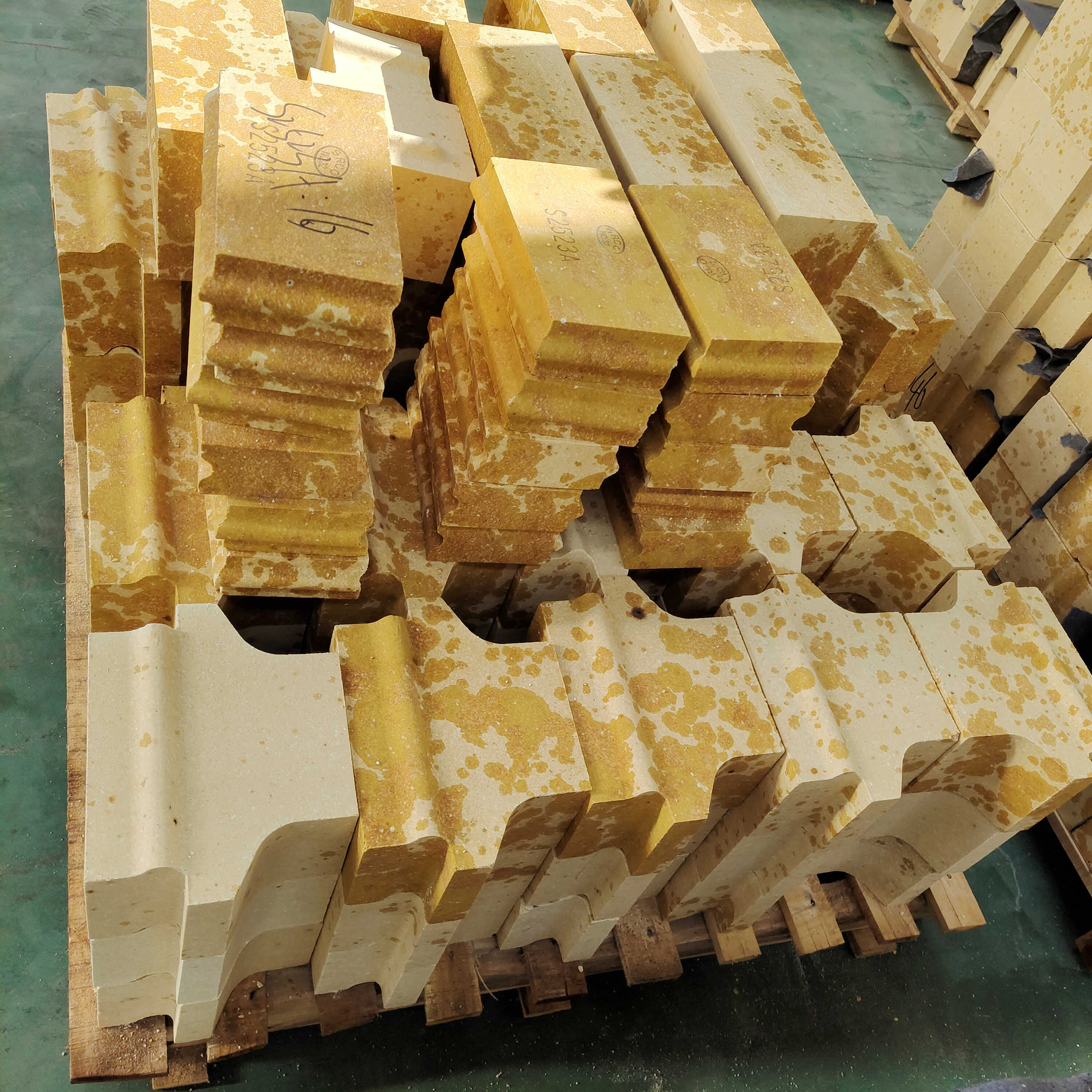 Al2O3 Content % 0.2 Hot Blast Stove Quartz Fire Brick for Glass Furnace and Coke Oven