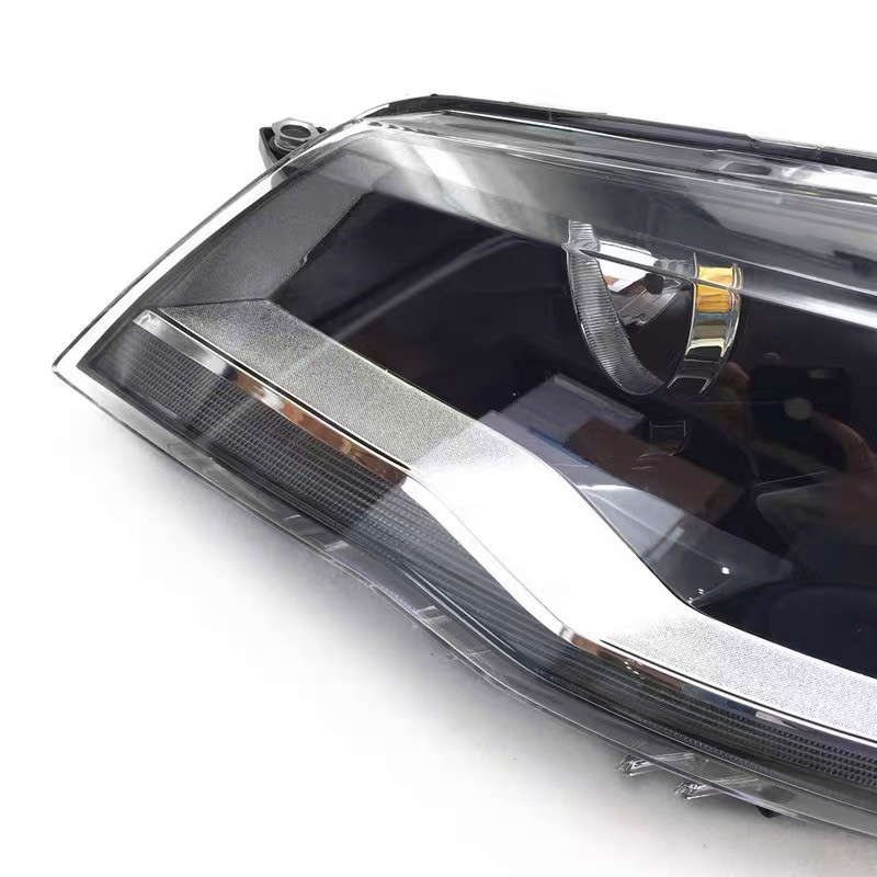 12V Car Head Light Fit for Volkswagen Jetta Sagitar Bora Head Lamp Assembly OE No. 3AD941752
