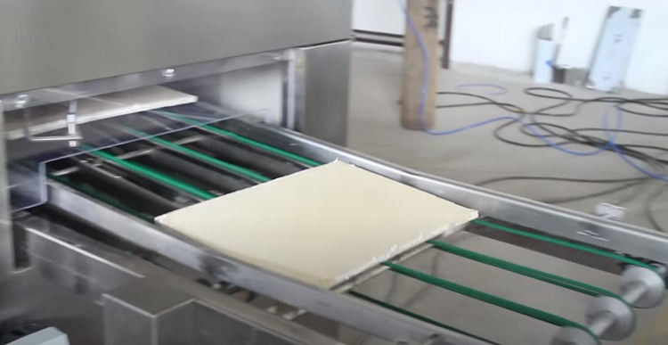 Cookie Material Biscuit Sandwiching Machine CE Ice Cream Cone Machine