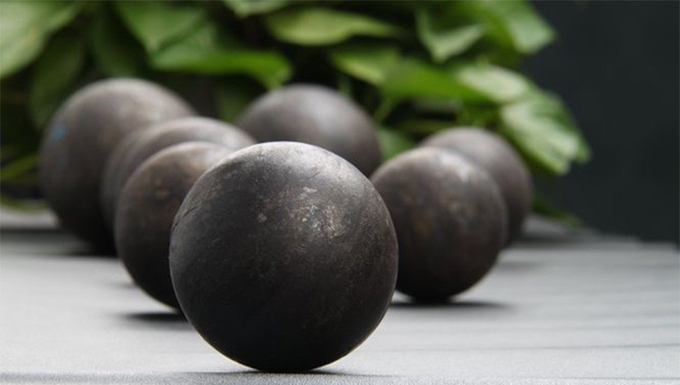 Medium Cr Cast Iron Ball Mill Balls from Zhongwei for Optimal Wear Resistance and Moderate Hardness