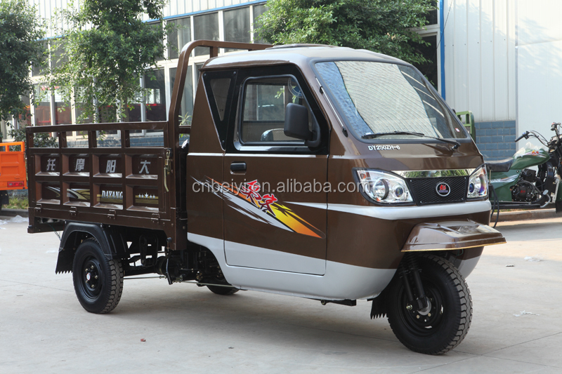 Automatic 250cc Closed Cabin 3 Wheel Motorcycle Cargo Tricycle With CCC