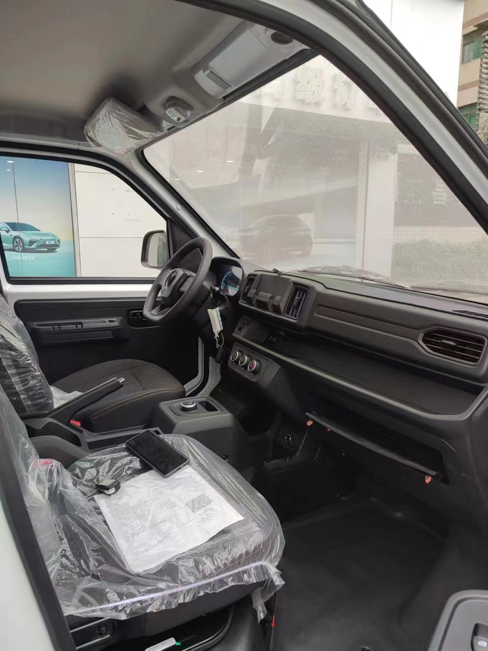 210km Range 2 Seater Van U6 Electric Truck with No Touch Screen and Compact Design