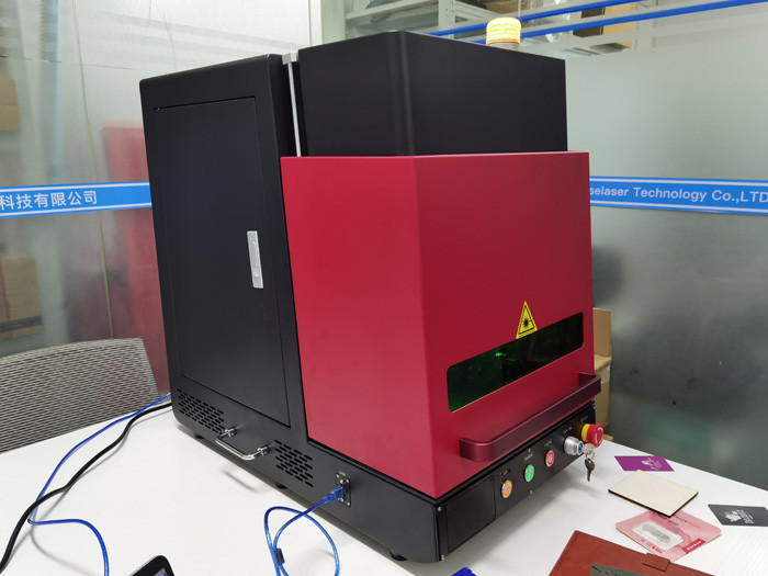 Enclosed Type Fiber Laser Engraver Marker 20w With Auto Focus Function