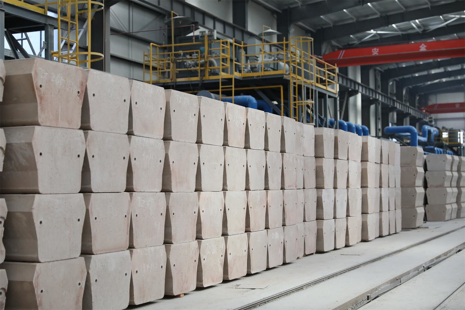 High Mechanical Strength Zircon Mullite Refractory Bricks Sintering Zirconia Mullite Brick For Glass Furnace