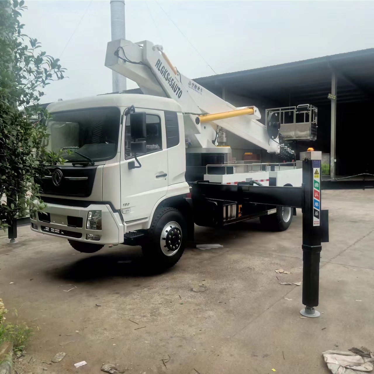 45m 5 Retractable Section Lifting 3 Men Automatic Control Altitude Operation Truck Single Flat DongFeng Aerial Platform Truck