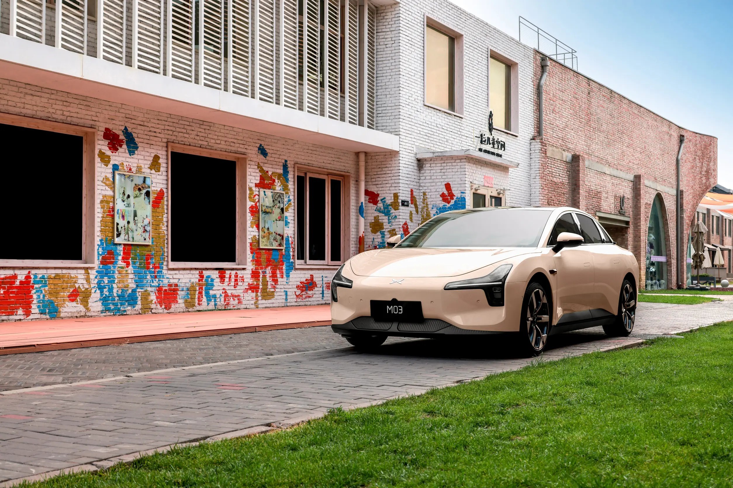 Xiaopeng Electric Car Intelligent Driving Assistance for Safe and Smooth Travel