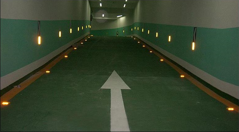 Highway Guardrail Plastic V Type Road Reflectors High Visible Road Stud Reflector