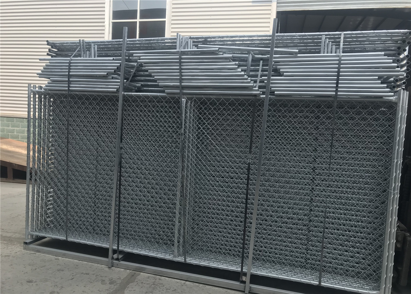 1830mm x 2950mm/ 6'x9.6' vertical brace construction fencing panels HDG 366gram/sqm