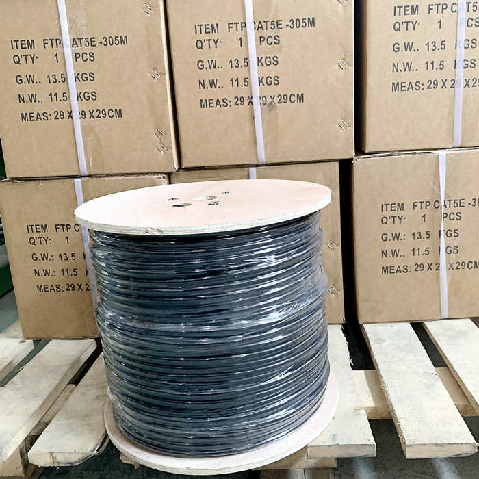 Black PE-UV UTP Bulk CAT5E Cable PE UV Resistant Sheath Waterproof