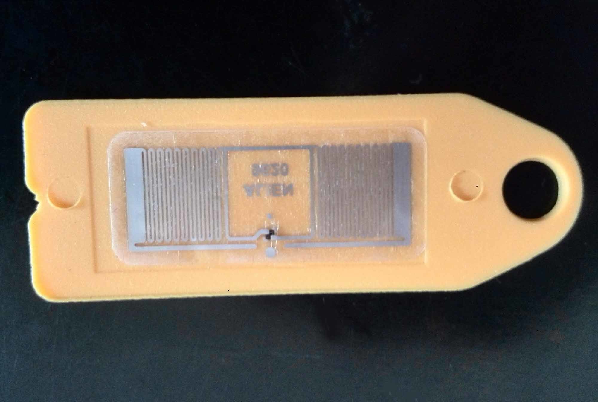 RFID sheep ear tag,53*18mm,easy to tracking,read and write data