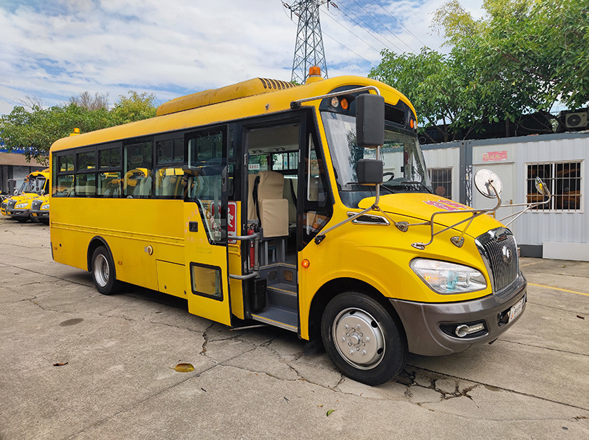 Yutong 41 Seats Used School Buses Diesel Fuel Produced In August 2014