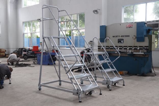 Six Steps Steel Industrial Rolling Ladder 300kg 2340mm Auxiliary Equipments