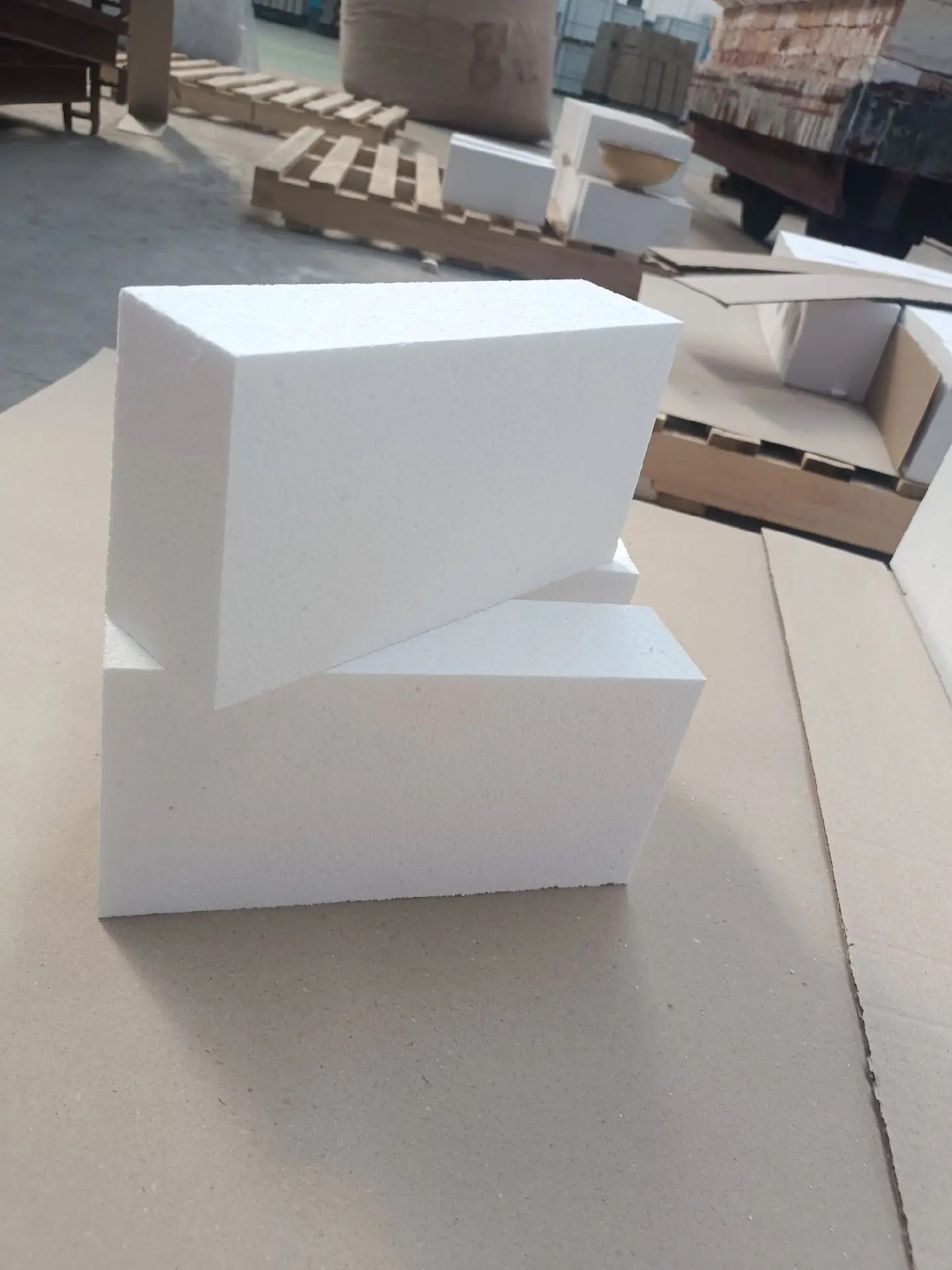 High Mechanical Strength Bubble Alumina Insulation Brick for Temperature Applications