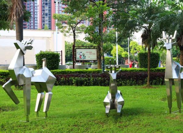 Contemporary Metal Deer Sculptures , Abstract Metal Lawn Sculptures Street