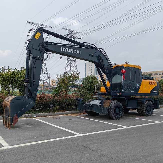 Used Wheel Excavator Hyundai R210Wvs 0.92m3 Bucket Capacity Middle
