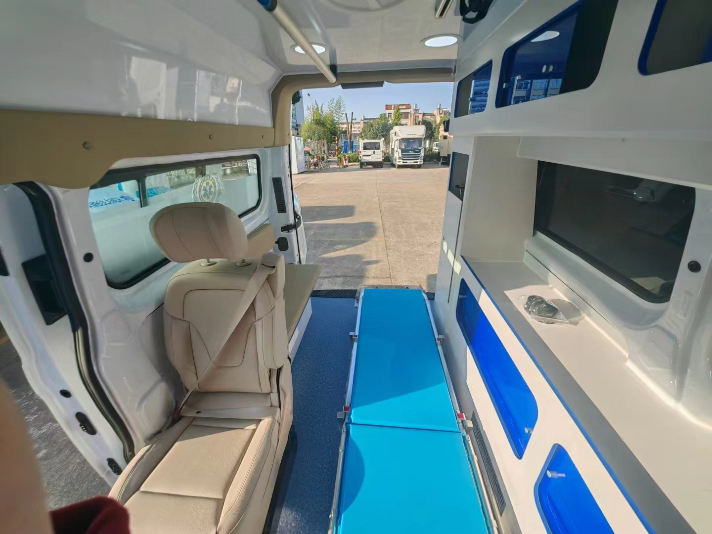 Hot V362 Ambulance 10-12 Seat Ambulance Cheap Ambulance