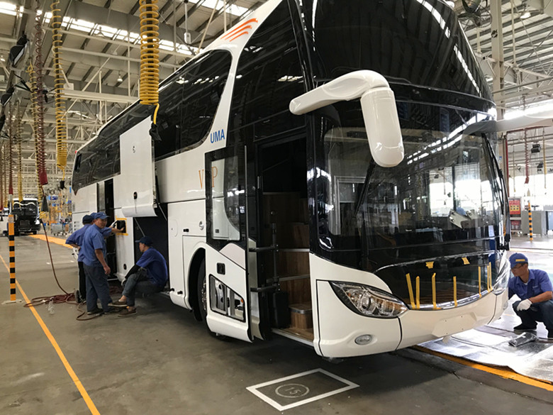 LHD/RHD Cummins 375HP Euro5 51+2 Seats Luxury Coach Bus YBL6128SD for Chile