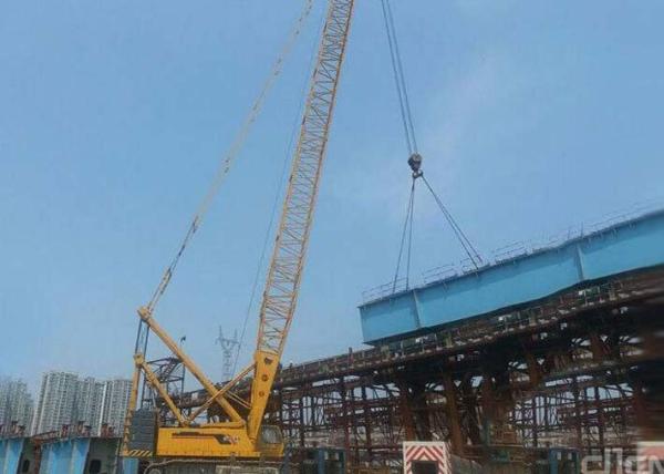 Durable Heavy Lifting Mobile Hydraulic Crawler Crane Safe For Petrochemical