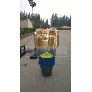  7 1/2&quot; PDC Diamond Bit , Steel Drill Bits IADC S323 4 1/2”API REG PIN With 5 Blades Manufactures