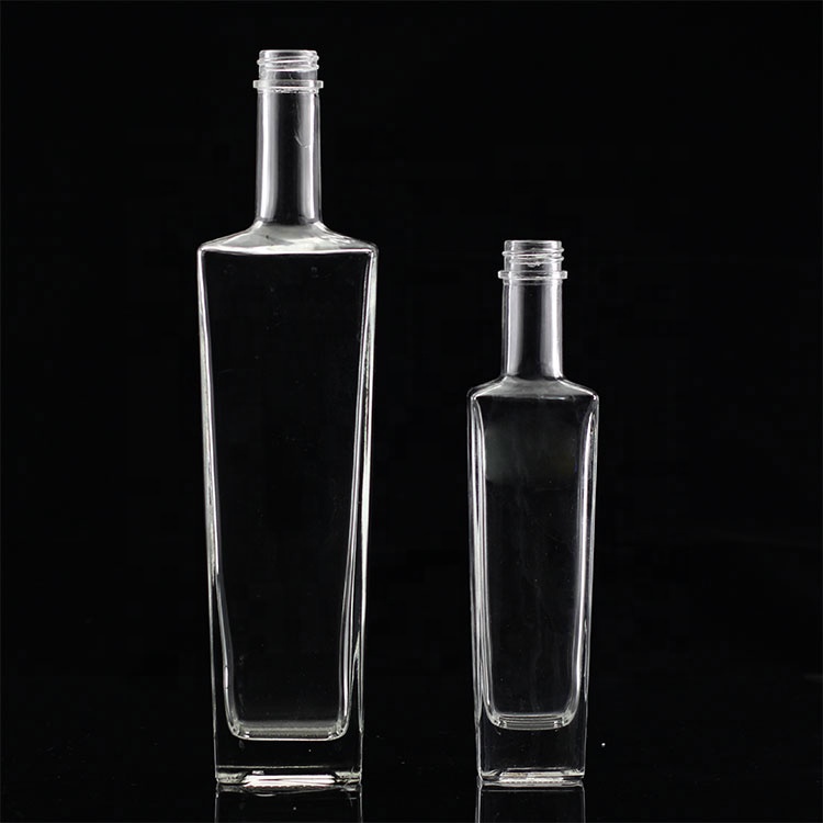 Clear or Customized Glass Bottle 250ml 500ml 700ml 750ml Square Glass Liquor Bottle