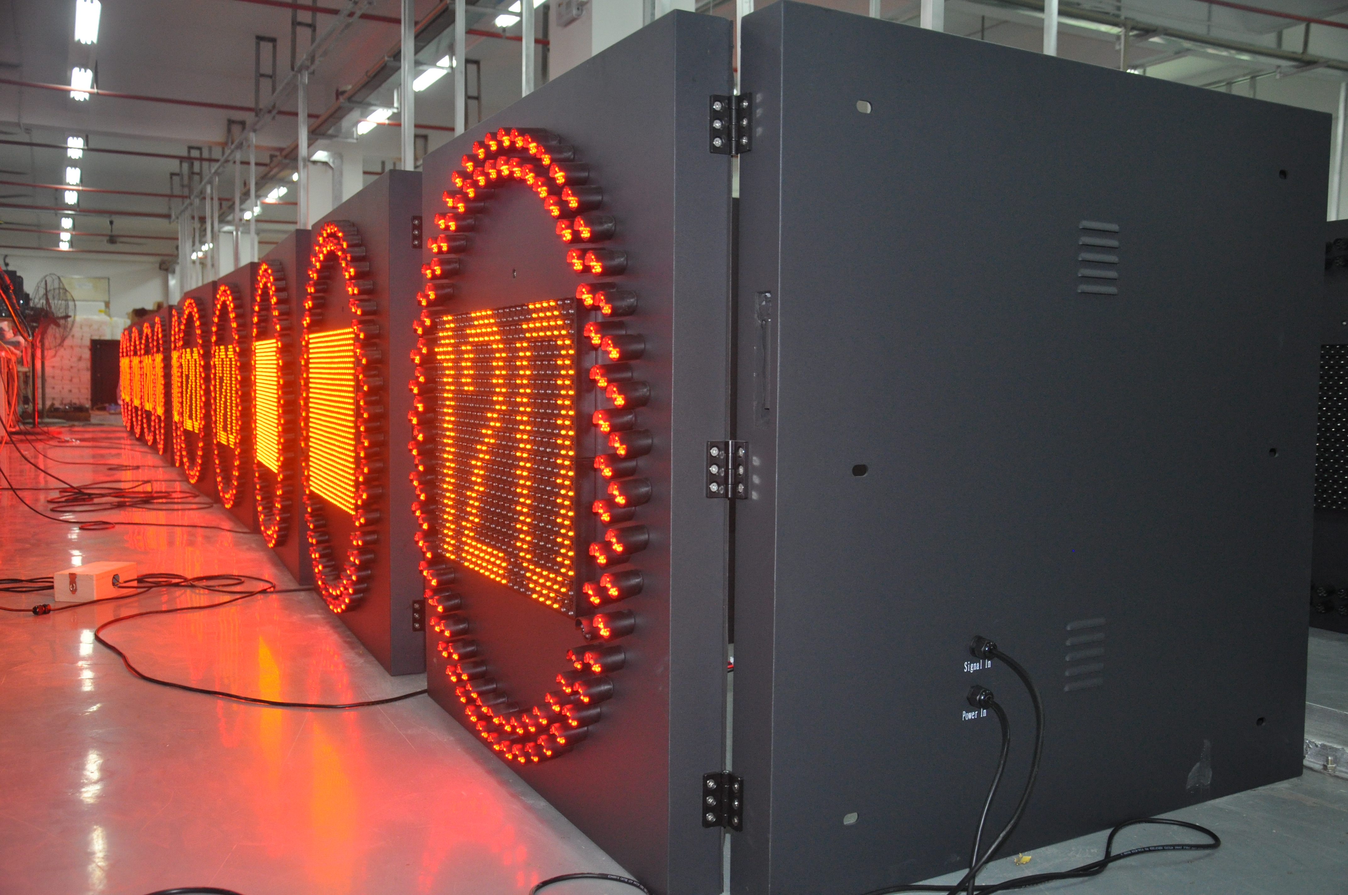 Outdoor LED Speed Limit Sign with High Pixel Density of 3906 dot/m2 and Side Opening Door
