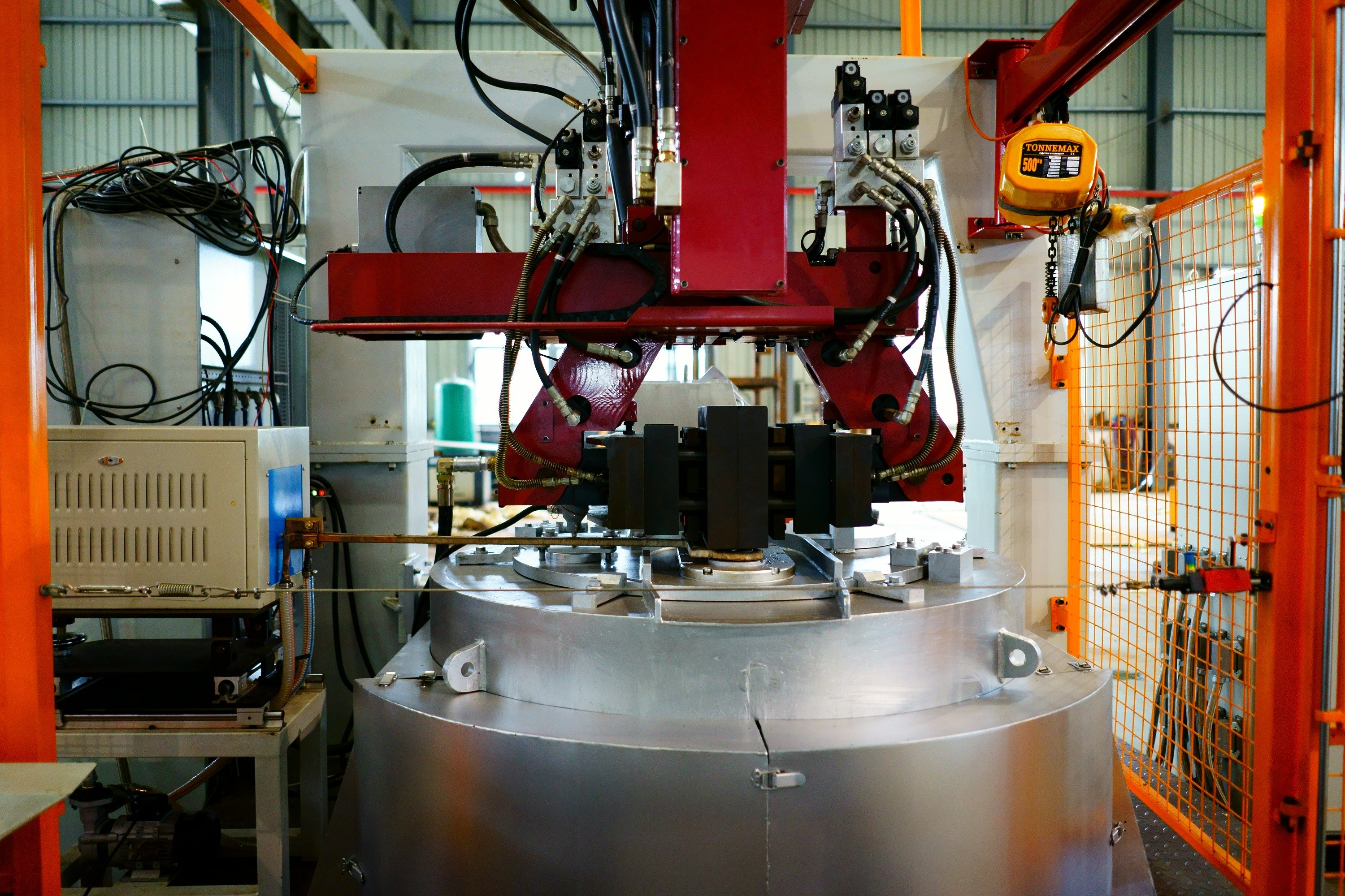 Automatic Pouring Low Pressure Casting Machine For Hardware Industry Brass Faucet