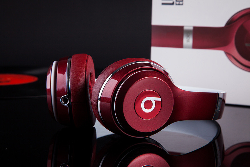 Beats by Dre Solo2 On-Ear Headphones Luxe Edition In Red With Remote Control with seal box