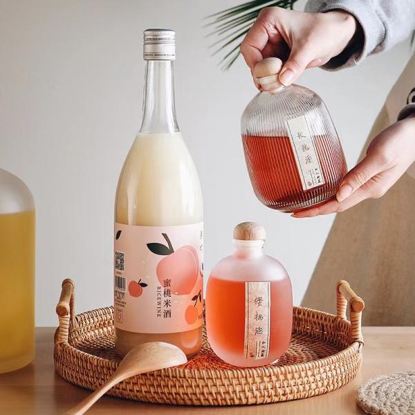 Yangmei wine bottle, specialized glass bottle for brewing wine, fruit wine