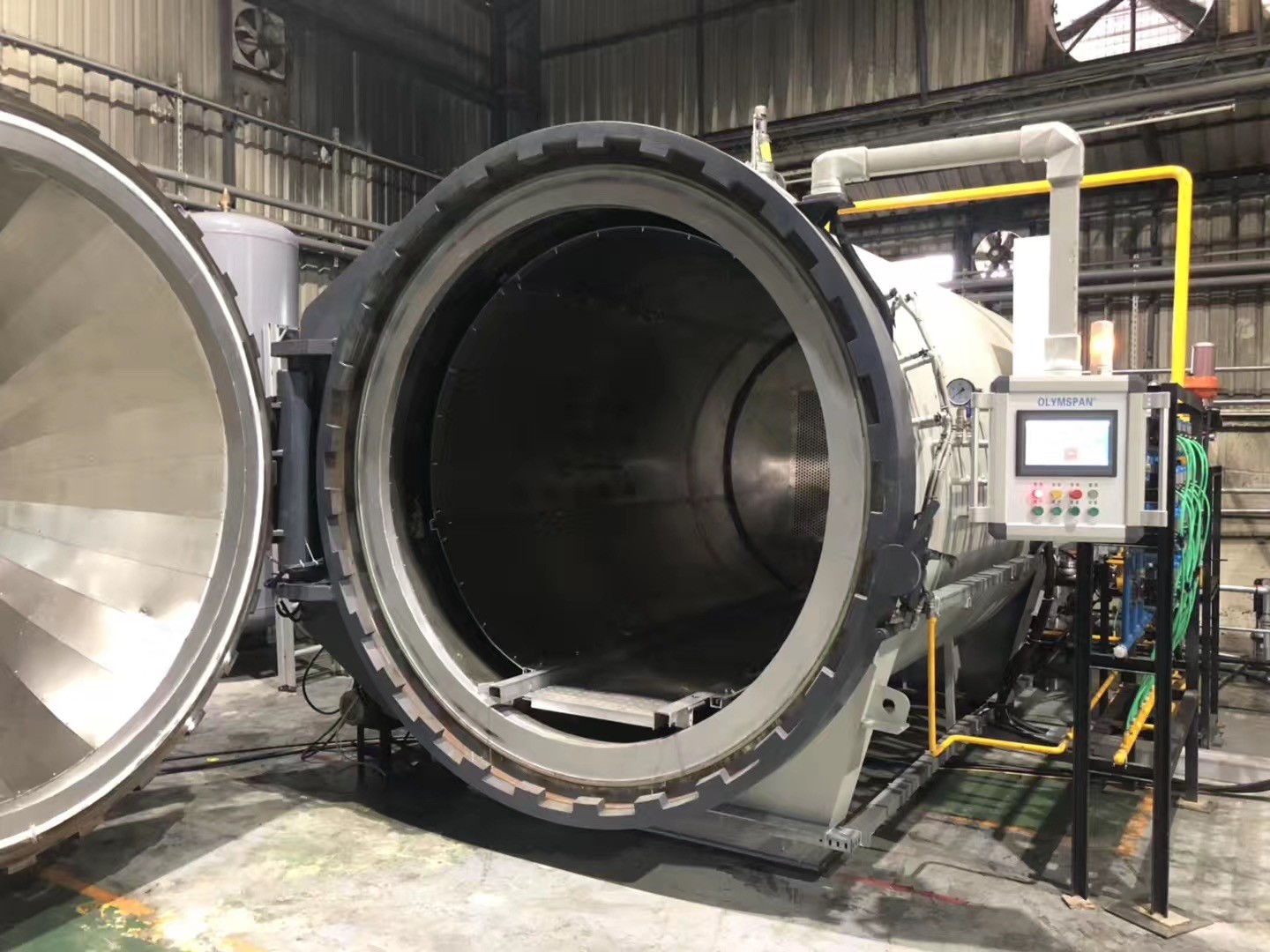 Composite wing composite autoclave