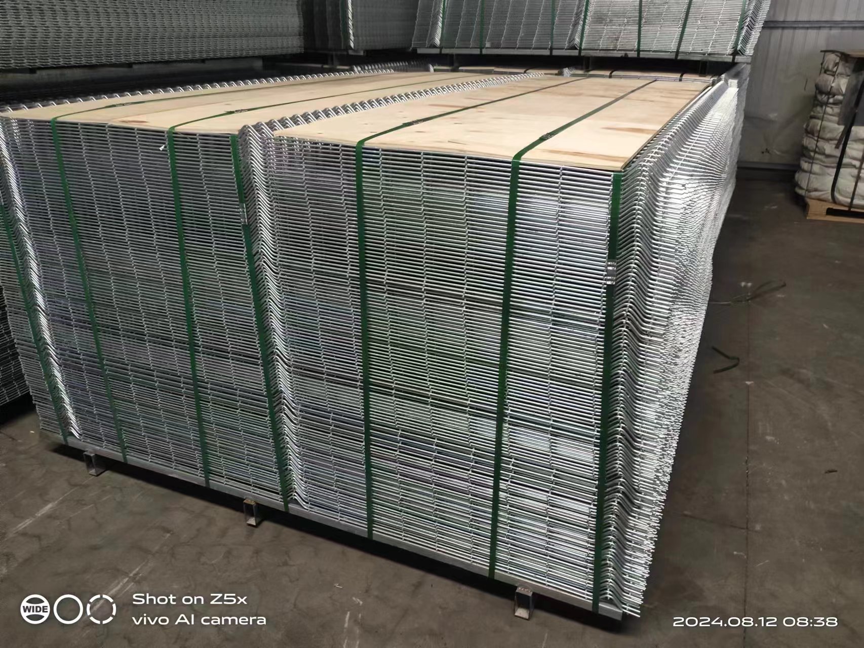 curved mesh fence