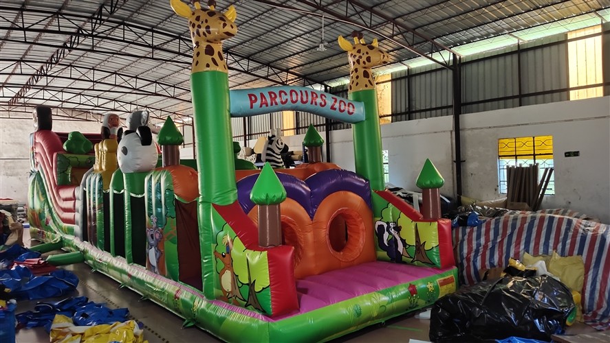 Parcours Zoo Inflatable obstacle course bounce house 4x16x5m