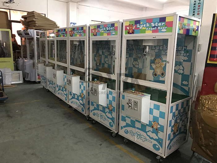 Prize Claw Crane Game Machine , Coin Operated Gift Vending Machine