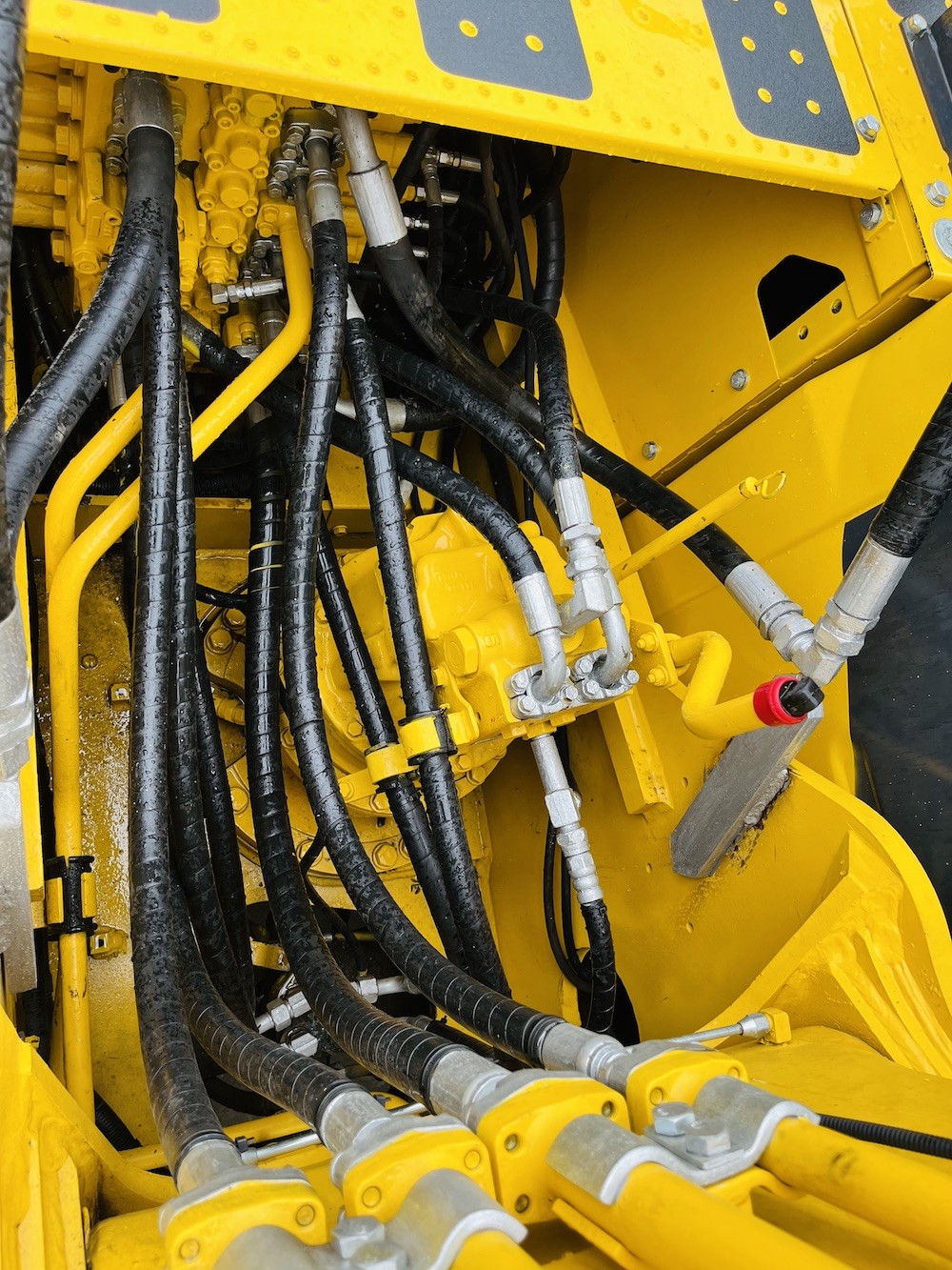 Second Hand Komatsu PC220-8 Hydraulic Crawer Excavator Backhoe Used 22 Ton Digger Construction Machinery