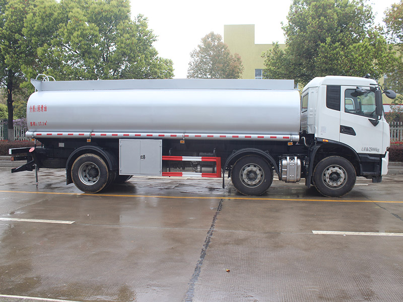 Dongfeng High-end Small Shaft Ordinary Liquid Transport Vehicle