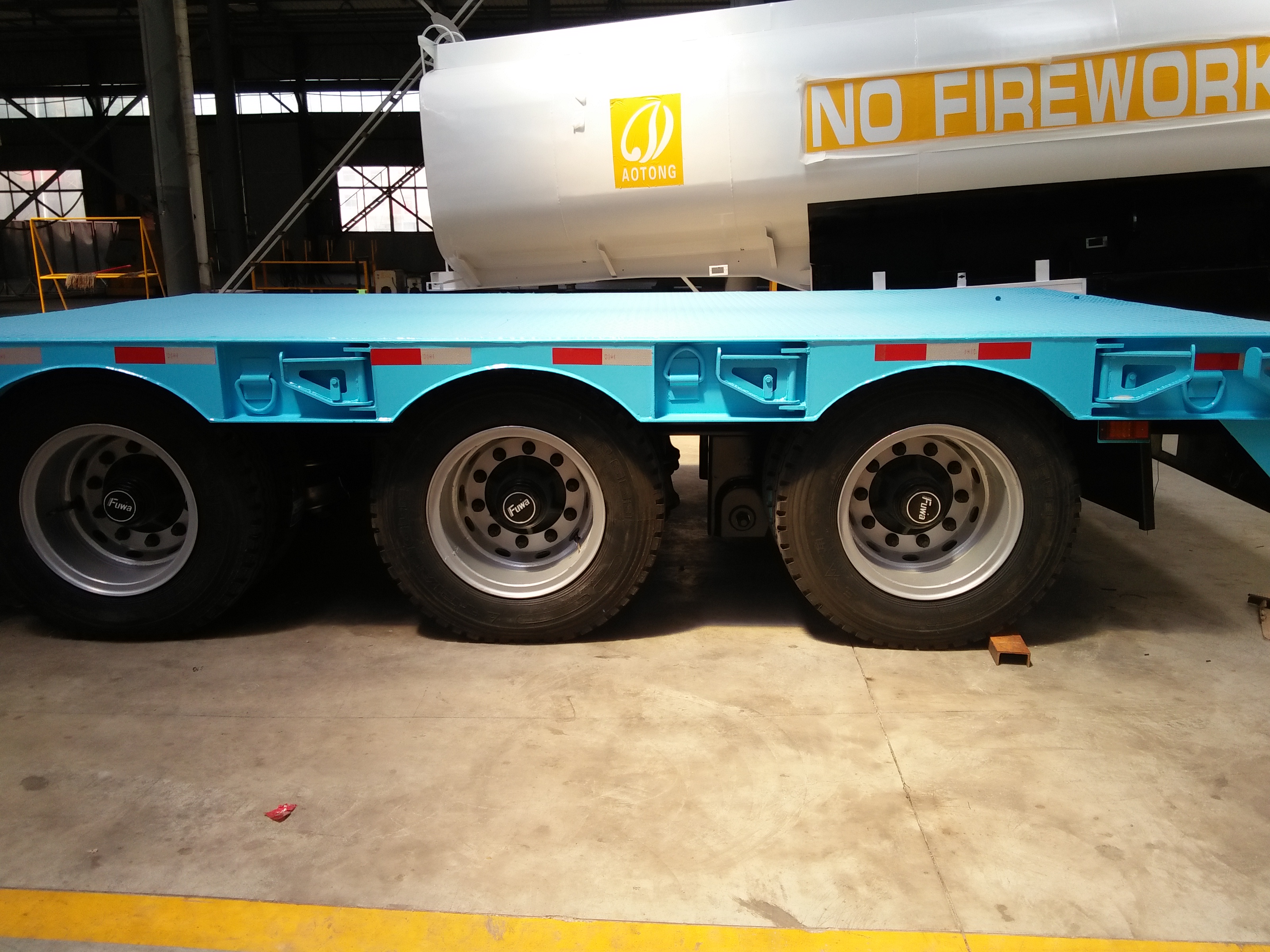 650-800mm Height 3 Axle 80T Front Loading Gooseneck Detachable Low Bed Trailer for Loading