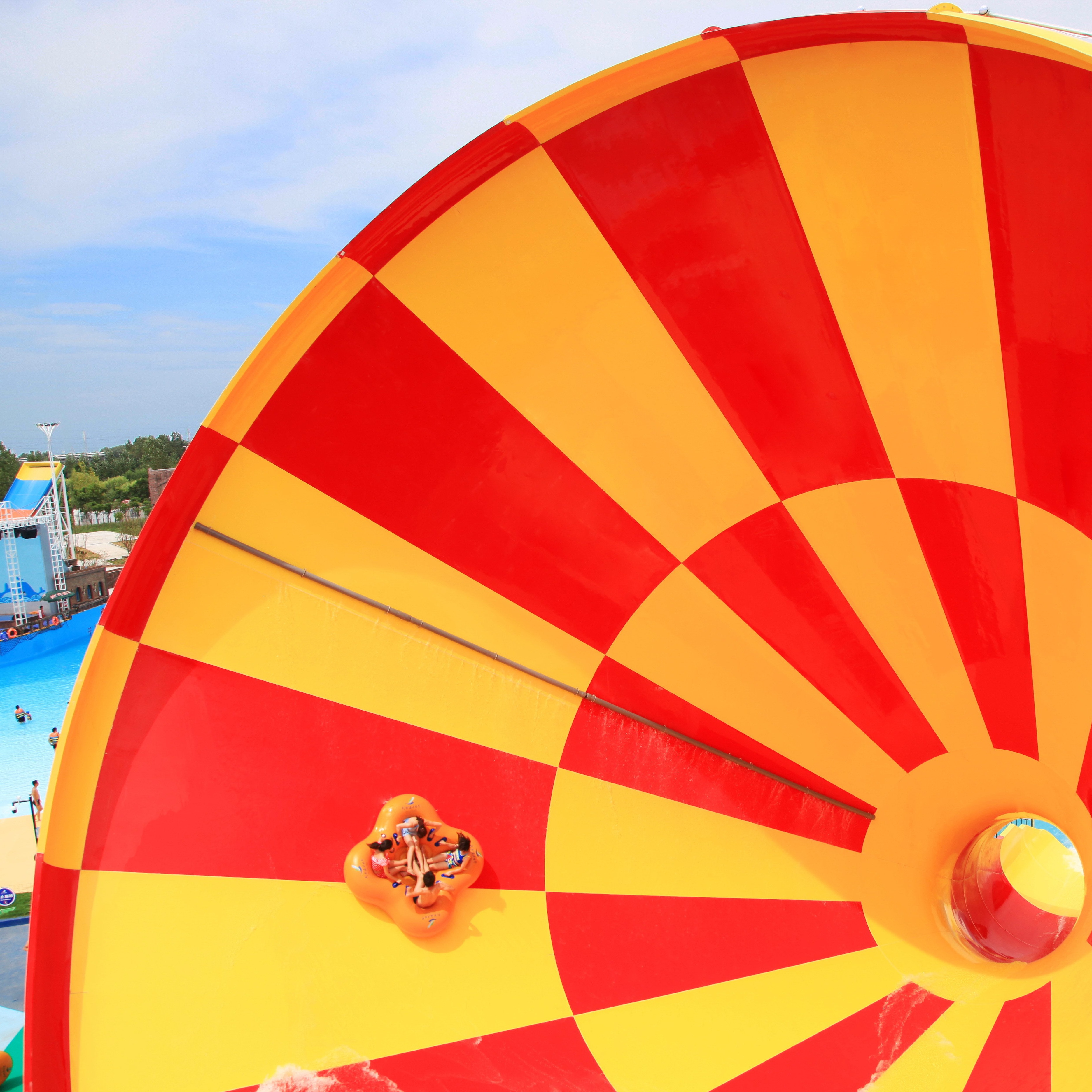 Big Tornado Water Slide Of Fiberglass for Water Park Aqua Park Equipment Supplier