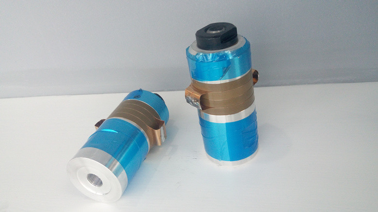 2600W High Frequency 15Khz PZT Ultrasonic Transducer 70mm Diameter 4pcs ceramics