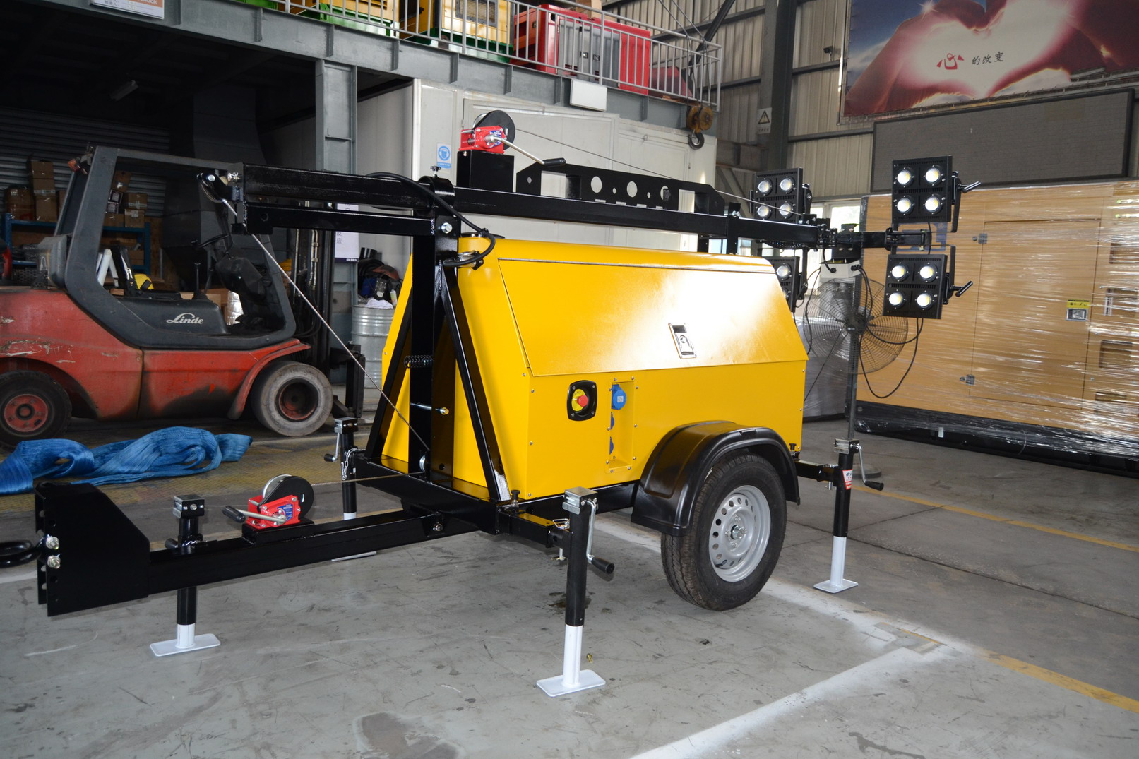 4x350W 9m Diesel Portable Light Tower 2KW Honda Generator Crane Light