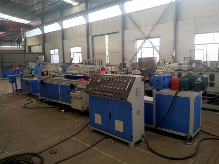 PP / PE Deck Plastic Profile Extrusion Line , WPC Tray Profile Extrusion Machinery