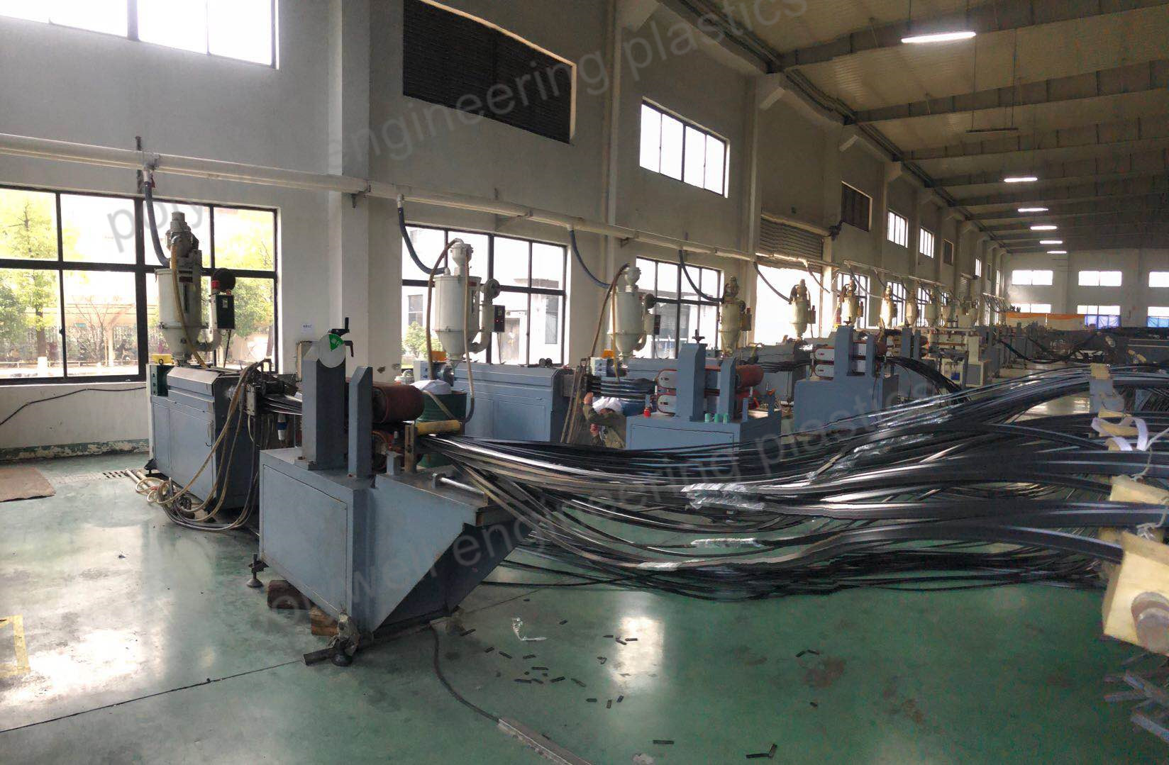 PA66 GF25 Strip Single Screw Plastic Extruder Machine For Thermal Barrier Aluminum Profile