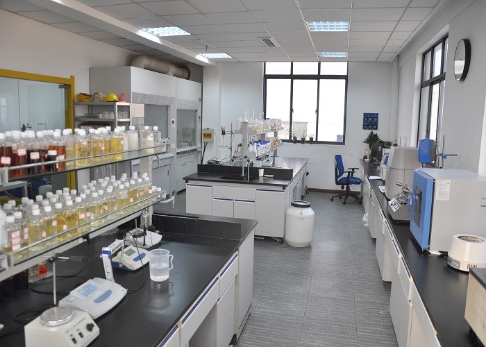 Chemical Cationic Rosin White Emulsion 50 MPa.S Good Solubility